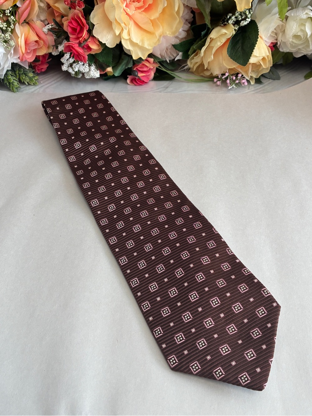 Jos. A. Bank Silk Geometric Medallion Necktie Burgundy Pink Made in Italy Mens